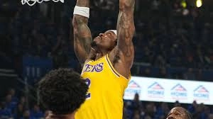 GRUESOME INJURY! Lakers' Jarred Vanderbilt Suffers COMPLETE Pinkie Dislocation - DEVASTATING Blow to LA!
